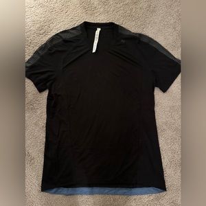 Like new Lululemon Mens Workout Shirt